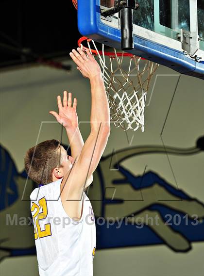 Thumbnail 1 in Sunnyslope vs. Issaquah (MaxPreps Holiday Classic) photogallery.