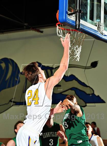 Thumbnail 3 in Sunnyslope vs. Issaquah (MaxPreps Holiday Classic) photogallery.