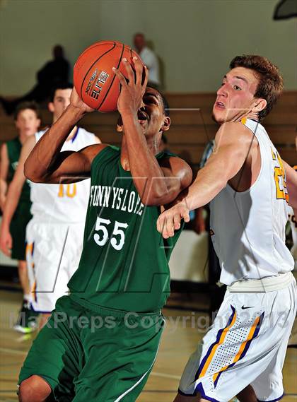 Thumbnail 1 in Sunnyslope vs. Issaquah (MaxPreps Holiday Classic) photogallery.