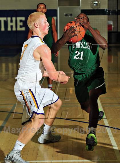Thumbnail 1 in Sunnyslope vs. Issaquah (MaxPreps Holiday Classic) photogallery.