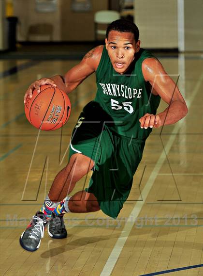 Thumbnail 2 in Sunnyslope vs. Issaquah (MaxPreps Holiday Classic) photogallery.