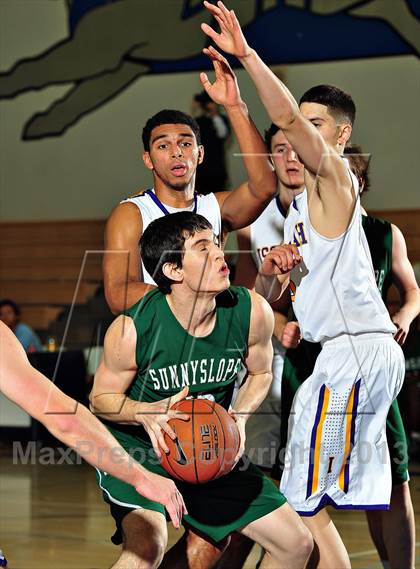 Thumbnail 3 in Sunnyslope vs. Issaquah (MaxPreps Holiday Classic) photogallery.
