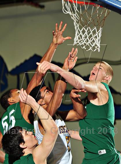 Thumbnail 1 in Sunnyslope vs. Issaquah (MaxPreps Holiday Classic) photogallery.