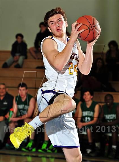 Thumbnail 1 in Sunnyslope vs. Issaquah (MaxPreps Holiday Classic) photogallery.