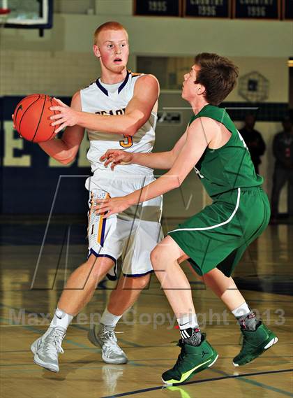 Thumbnail 1 in Sunnyslope vs. Issaquah (MaxPreps Holiday Classic) photogallery.