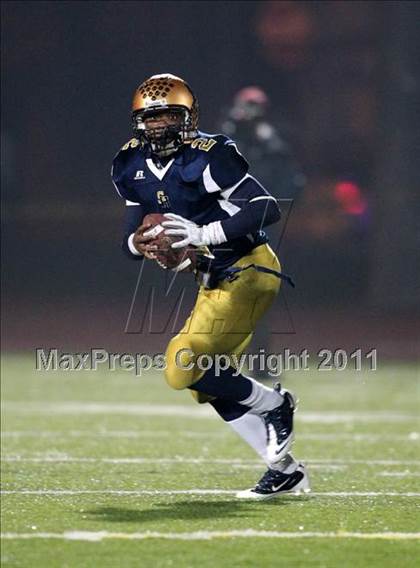 Thumbnail 3 in Sweet Home vs. Aquinas (NYSPHSAA Class A Quarterfinal) photogallery.