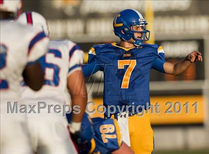 Thumbnail 2 in DeMatha vs. Loyola Blakefield (I-95 Kickoff Classic) photogallery.