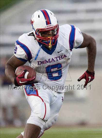 Thumbnail 2 in DeMatha vs. Loyola Blakefield (I-95 Kickoff Classic) photogallery.