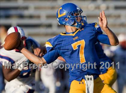 Thumbnail 2 in DeMatha vs. Loyola Blakefield (I-95 Kickoff Classic) photogallery.