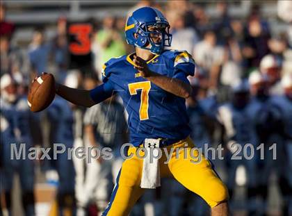Thumbnail 3 in DeMatha vs. Loyola Blakefield (I-95 Kickoff Classic) photogallery.