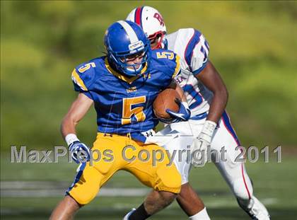 Thumbnail 2 in DeMatha vs. Loyola Blakefield (I-95 Kickoff Classic) photogallery.