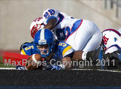 Thumbnail 2 in DeMatha vs. Loyola Blakefield (I-95 Kickoff Classic) photogallery.