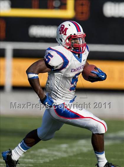 Thumbnail 2 in DeMatha vs. Loyola Blakefield (I-95 Kickoff Classic) photogallery.