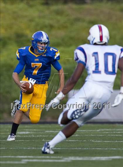 Thumbnail 2 in DeMatha vs. Loyola Blakefield (I-95 Kickoff Classic) photogallery.