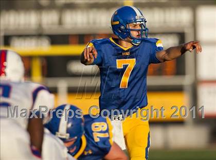 Thumbnail 2 in DeMatha vs. Loyola Blakefield (I-95 Kickoff Classic) photogallery.
