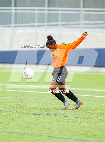 Thumbnail 1 in St James Academy vs. Waynesville (Helias Invitational) photogallery.