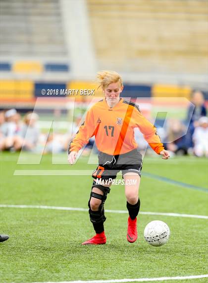 Thumbnail 3 in St James Academy vs. Waynesville (Helias Invitational) photogallery.