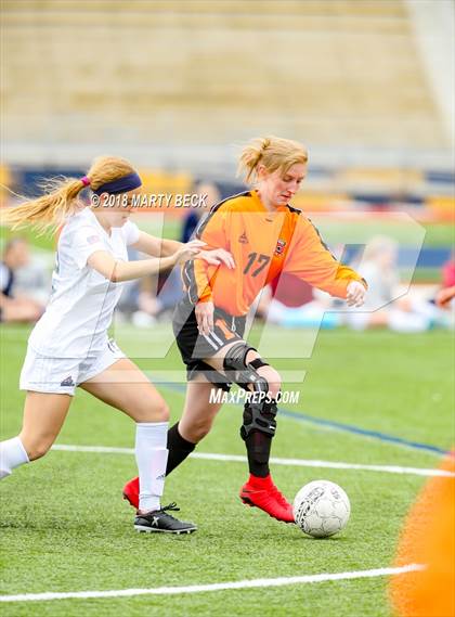 Thumbnail 3 in St James Academy vs. Waynesville (Helias Invitational) photogallery.