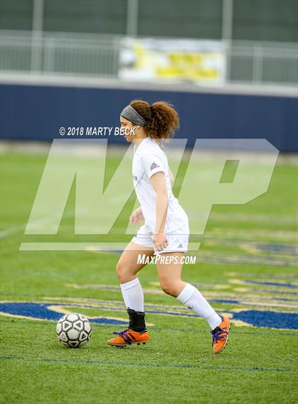 Thumbnail 3 in St James Academy vs. Waynesville (Helias Invitational) photogallery.