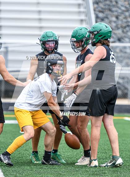 Thumbnail 2 in West Stanly vs Montgomery Central (7 on 7) photogallery.