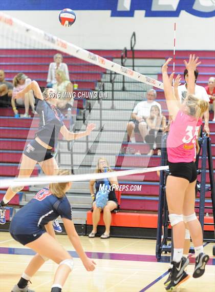 Thumbnail 2 in Tesoro vs. Foothill (OC Varsity Classic) photogallery.