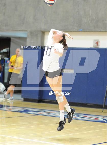 Thumbnail 2 in Tesoro vs. Foothill (OC Varsity Classic) photogallery.