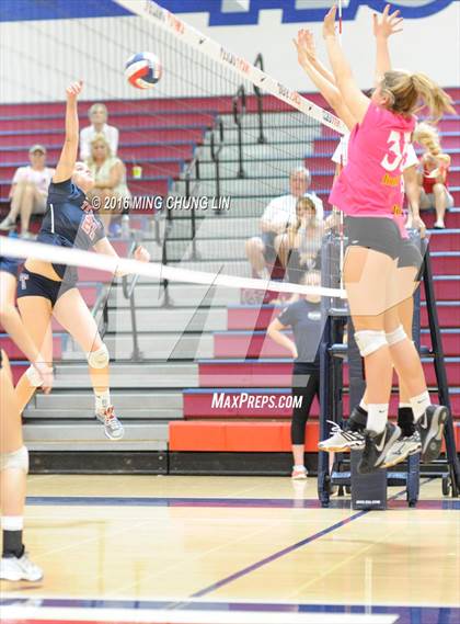 Thumbnail 2 in Tesoro vs. Foothill (OC Varsity Classic) photogallery.