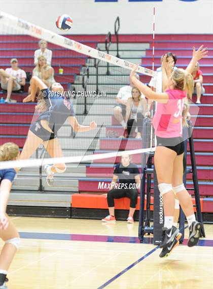 Thumbnail 3 in Tesoro vs. Foothill (OC Varsity Classic) photogallery.