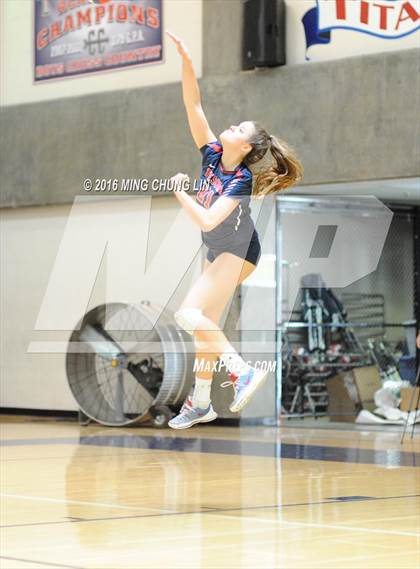 Thumbnail 3 in Tesoro vs. Foothill (OC Varsity Classic) photogallery.