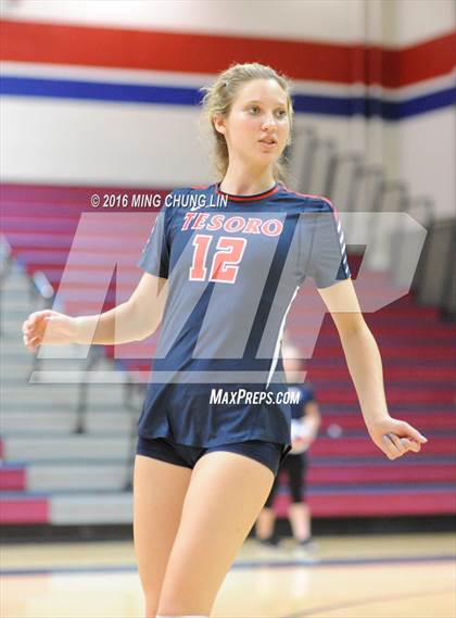 Thumbnail 3 in Tesoro vs. Foothill (OC Varsity Classic) photogallery.