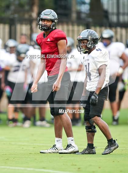 Thumbnail 2 in Cane Ridge vs Ensworth (scrimmage) photogallery.