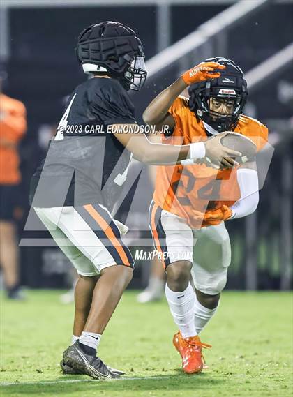 Thumbnail 3 in Cane Ridge vs Ensworth (scrimmage) photogallery.