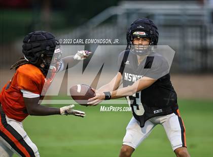 Thumbnail 3 in Cane Ridge vs Ensworth (scrimmage) photogallery.