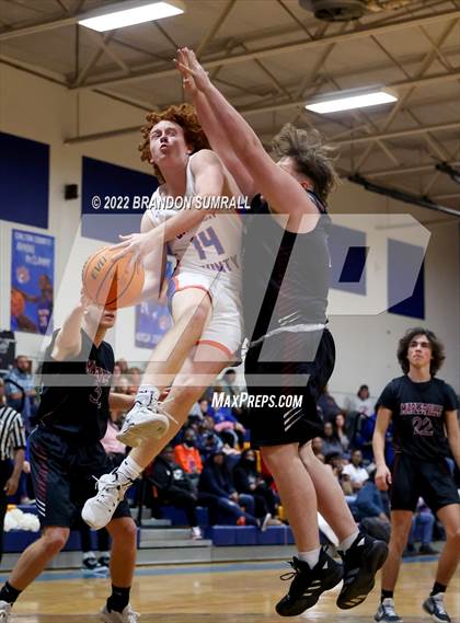 Thumbnail 2 in Chilton County vs Maplesville (Chilton County Tournament) photogallery.