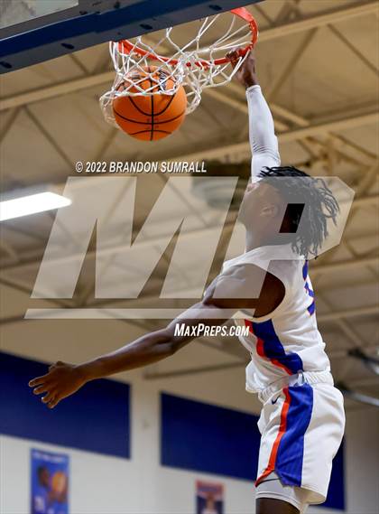 Thumbnail 2 in Chilton County vs Maplesville (Chilton County Tournament) photogallery.