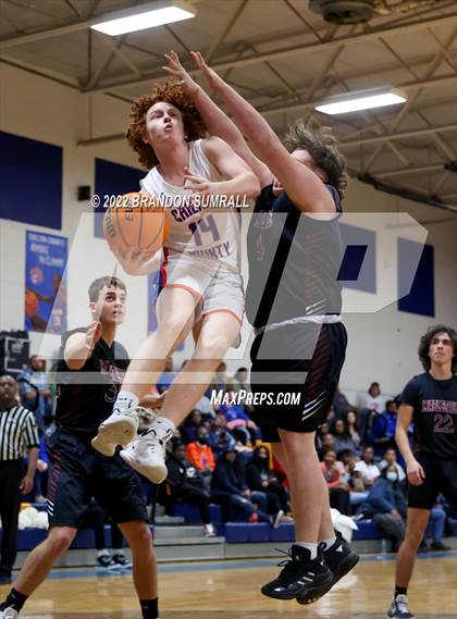 Thumbnail 3 in Chilton County vs Maplesville (Chilton County Tournament) photogallery.
