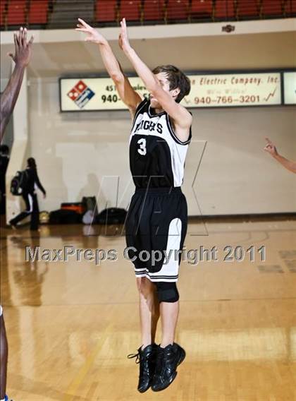 Thumbnail 3 in Dodd City vs. Wichita Falls (Fantasy of Lights) photogallery.