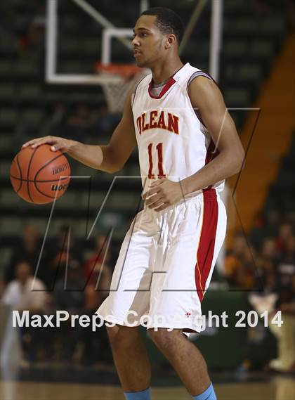 Thumbnail 2 in Olean vs. Westhill (NYSPHSAA Class B Final) photogallery.