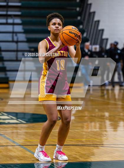 Thumbnail 2 in Langley @ Oakton (VHSL Class 6 Region D Final) photogallery.