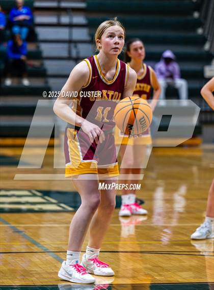 Thumbnail 3 in Langley @ Oakton (VHSL Class 6 Region D Final) photogallery.