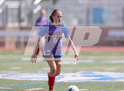 Thumbnail 3 in Harlingen vs. Westlake (UIL 6A Soccer Regional Semifinals) photogallery.