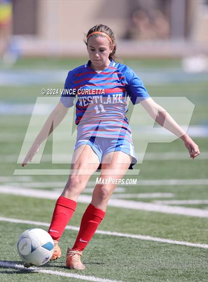 Thumbnail 1 in Harlingen vs. Westlake (UIL 6A Soccer Regional Semifinals) photogallery.