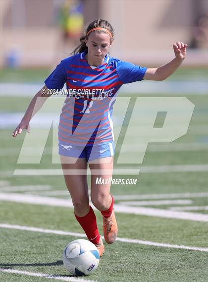 Thumbnail 1 in Harlingen vs. Westlake (UIL 6A Soccer Regional Semifinals) photogallery.