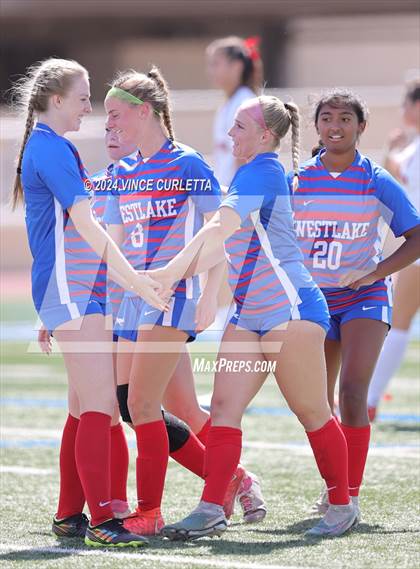Thumbnail 2 in Harlingen vs. Westlake (UIL 6A Soccer Regional Semifinals) photogallery.