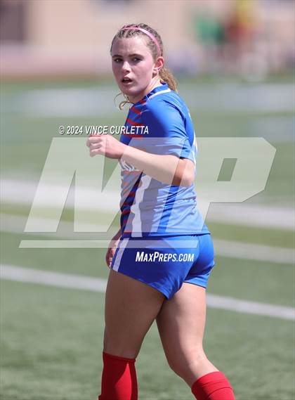Thumbnail 2 in Harlingen vs. Westlake (UIL 6A Soccer Regional Semifinals) photogallery.