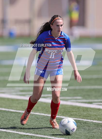 Thumbnail 1 in Harlingen vs. Westlake (UIL 6A Soccer Regional Semifinals) photogallery.