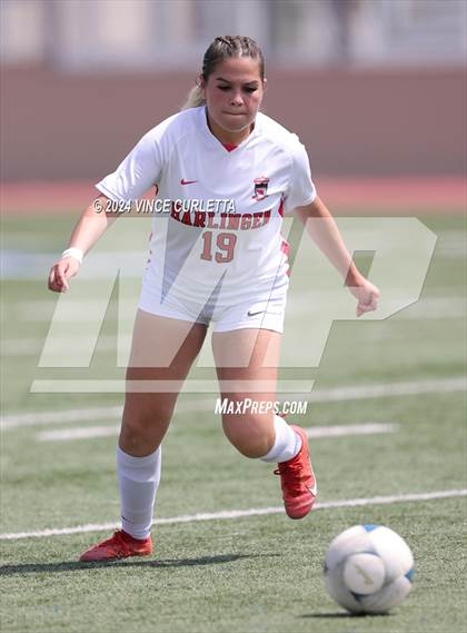 Thumbnail 1 in Harlingen vs. Westlake (UIL 6A Soccer Regional Semifinals) photogallery.