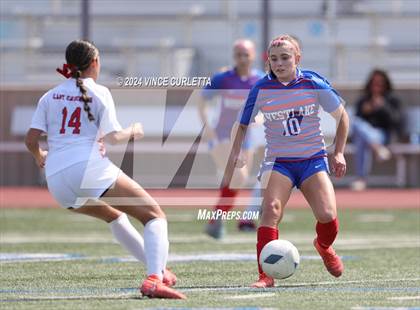 Thumbnail 3 in Harlingen vs. Westlake (UIL 6A Soccer Regional Semifinals) photogallery.