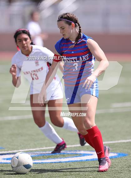 Thumbnail 3 in Harlingen vs. Westlake (UIL 6A Soccer Regional Semifinals) photogallery.