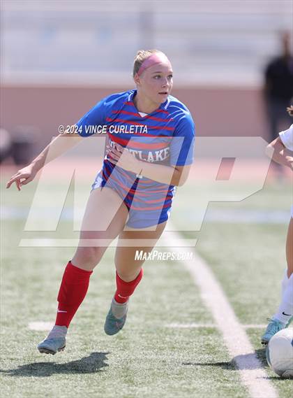 Thumbnail 3 in Harlingen vs. Westlake (UIL 6A Soccer Regional Semifinals) photogallery.